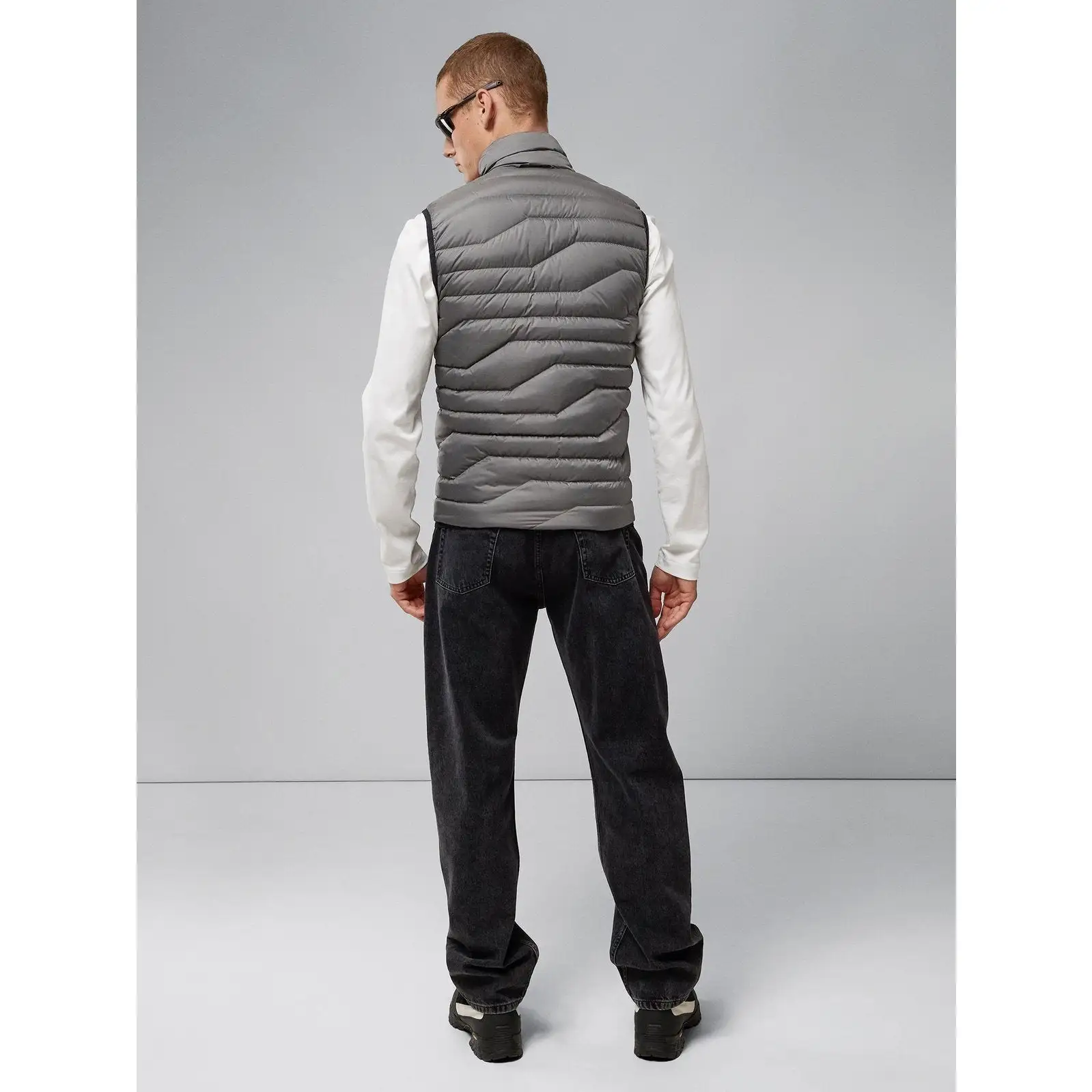 J.Lindeberg Cliff Light Down Golf Vest AMOW06707 - Image 4